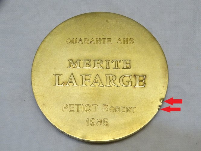 -BELLE ANCIENNE MEDAILLE DU MERITE VERMEIL CIMENTS LAFARGE ATTRIBUEE 40 ans   D