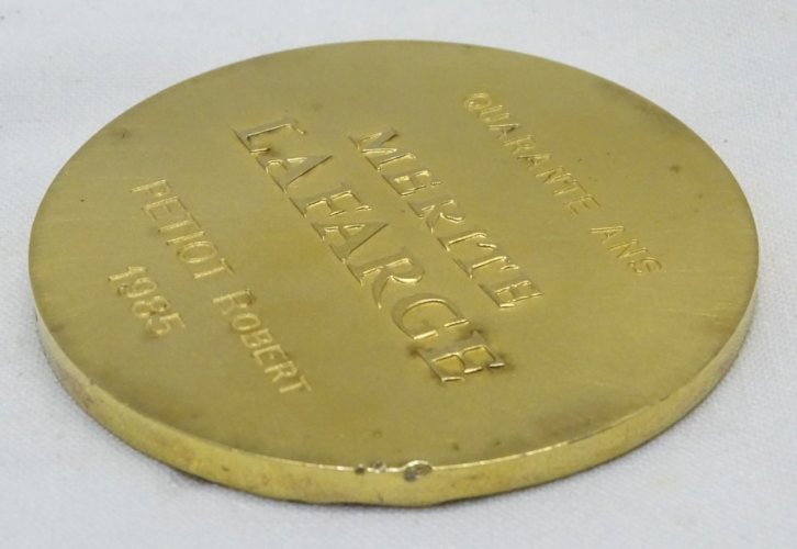 -BELLE ANCIENNE MEDAILLE DU MERITE VERMEIL CIMENTS LAFARGE ATTRIBUEE 40 ans   D