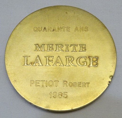 -BELLE ANCIENNE MEDAILLE DU MERITE VERMEIL CIMENTS LAFARGE ATTRIBUEE 40 ans   D