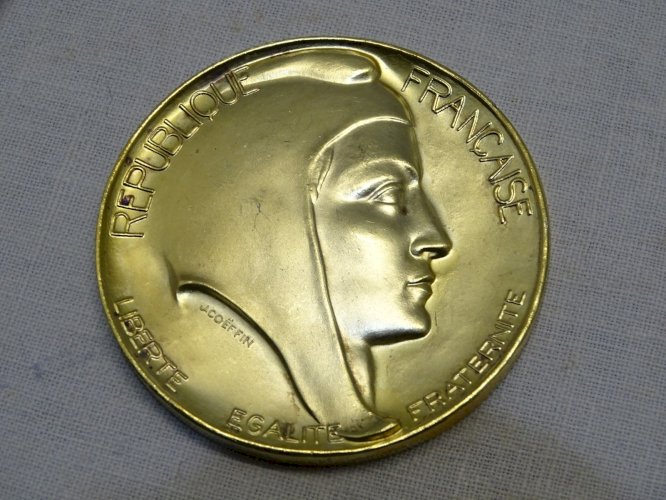 -BELLE ANCIENNE MEDAILLE ENCOURAGEMENT AU PROGRES MARIANNE J COEFFIN ATTRIBUEE