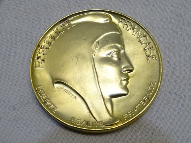 -BELLE ANCIENNE MEDAILLE ENCOURAGEMENT AU PROGRES MARIANNE J COEFFIN ATTRIBUEE