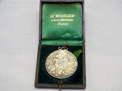 -BELLE ANCIENNE MEDAILLE PENDENTIF ARGENT MASSIF CONCOURS EXPO CANINE 1895