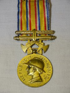 - BEAUTIFUL ANTIQUE FIREMEN MEDAL IN VERMEIL Ministry of the Interior D