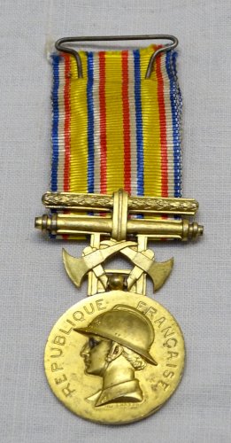 -BELLE ANCIENNE MEDAILLE SAPEURS POMPIERS VERMEIL ministère de l'Intérieur    D