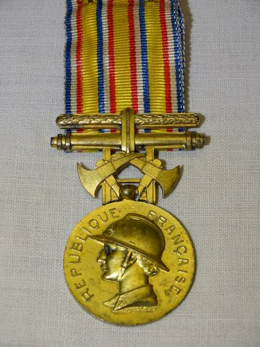 -BELLE ANCIENNE MEDAILLE SAPEURS POMPIERS VERMEIL ministère de l'Intérieur    D