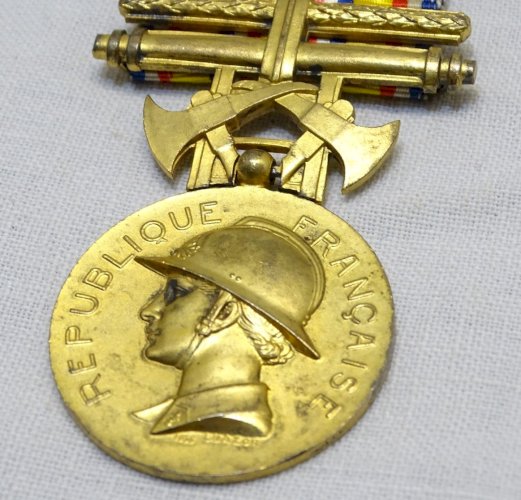 -BELLE ANCIENNE MEDAILLE SAPEURS POMPIERS VERMEIL ministère de l'Intérieur    D