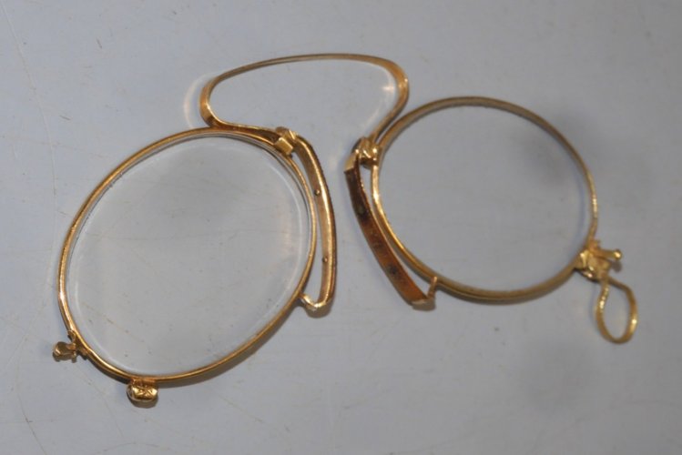 -BELLE ANCIENNE PAIRE DE BINOCLES MONTURE OR Poinçon Tête d'AIGLE COLLECTION  D