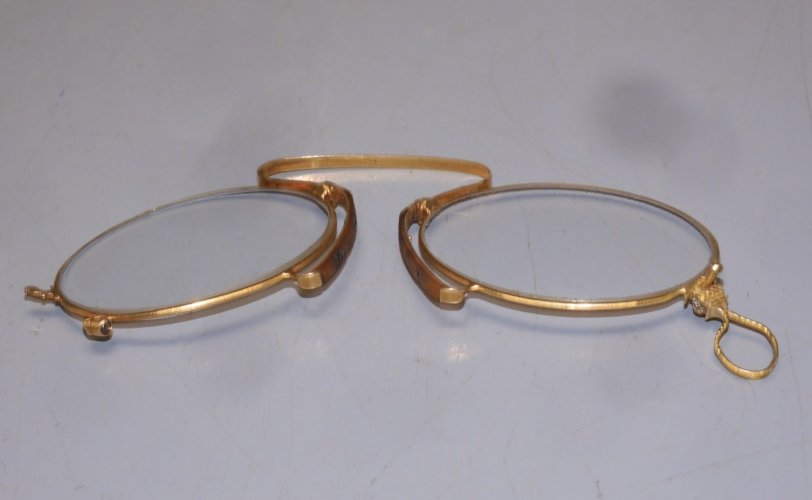 -BELLE ANCIENNE PAIRE DE BINOCLES MONTURE OR Poinçon Tête d'AIGLE COLLECTION  D