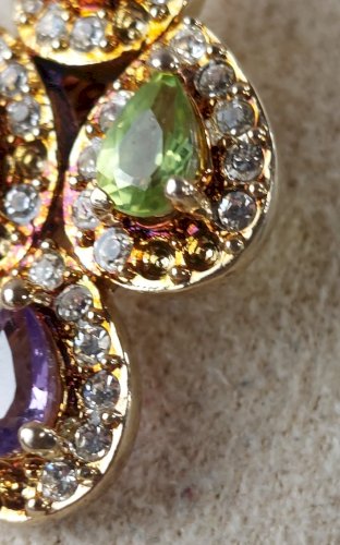 Belle ancienne paire de boucles d'oreille, en métal doré