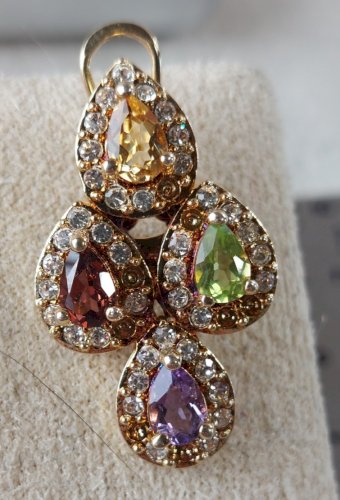 Belle ancienne paire de boucles d'oreille, en métal doré