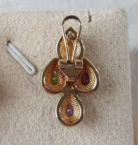 Belle ancienne paire de boucles d'oreille, en métal doré