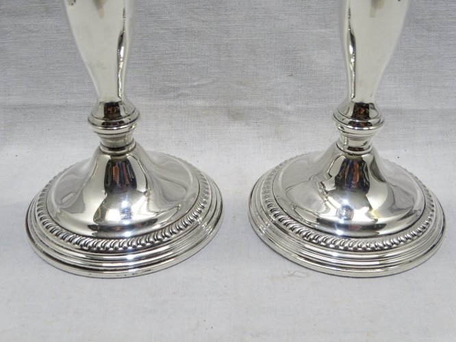 -BELLE ANCIENNE PAIRE de BOUGEOIRS  ARGENT Fourré STERLING  déco TABLE
