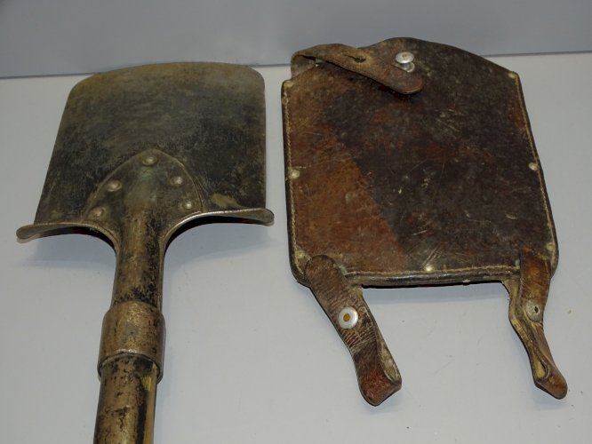 -BELLE ANCIENNE PELLE MILITAIRE SUISSE & SON ETUI CUIR KUFFER KOPPINGEN 40   D