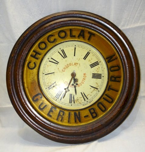 -BELLE ANCIENNE PENDULE PUBLICITE CHOCOLAT GUERIN BOUTRON TÔLE PEINTE PUB   D