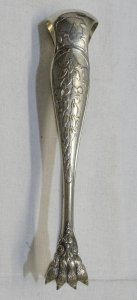-BELLE ANCIENNE PINCE A SUCRE METAL ARGENTE PATTES DE LION décor Floral    D