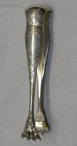 -BELLE ANCIENNE PINCE A SUCRE METAL ARGENTE PATTES DE LION décor Floral    D