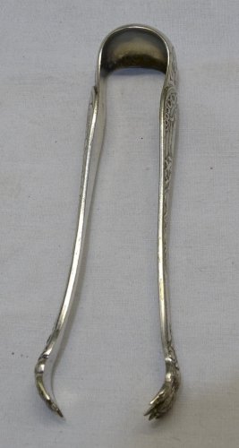 -BELLE ANCIENNE PINCE A SUCRE METAL ARGENTE PATTES DE LION décor Floral    D