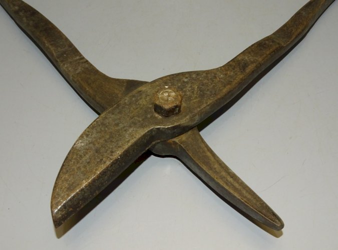 -BELLE ANCIENNE PINCE CISAILLE PINCE COUPANTE OUTIL CAROSSIER FORGERON AUTRE   D