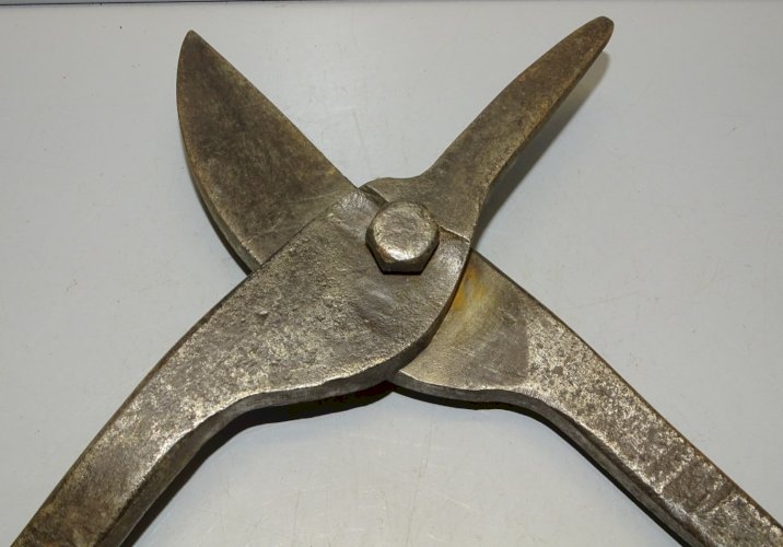 -BELLE ANCIENNE PINCE CISAILLE PINCE COUPANTE OUTIL CAROSSIER FORGERON AUTRE   D