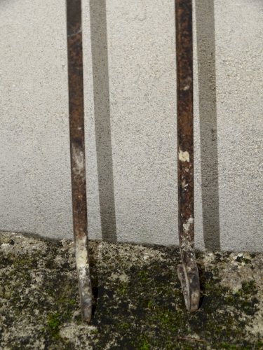 -BELLE ANCIENNE PINCE de CHEMINEE FER Forgé BELLE PRISE DE MAIN  déco   D