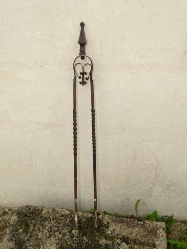 -BELLE ANCIENNE PINCE de CHEMINEE FER Forgé BELLE PRISE DE MAIN  déco   D