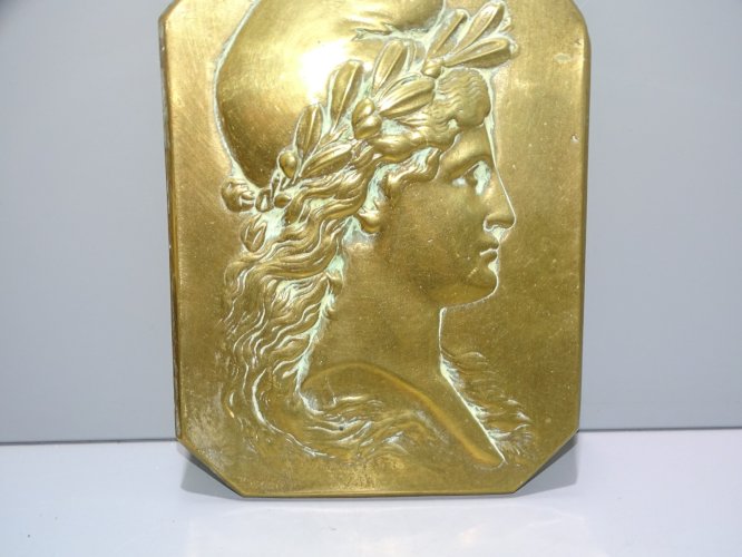 -BELLE ANCIENNE PLAQUE BRONZE PROFIL de MARIANNE à accrocher COLLECTION déco   D