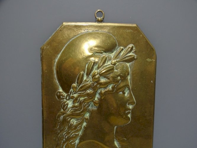 -BELLE ANCIENNE PLAQUE BRONZE PROFIL de MARIANNE à accrocher COLLECTION déco   D