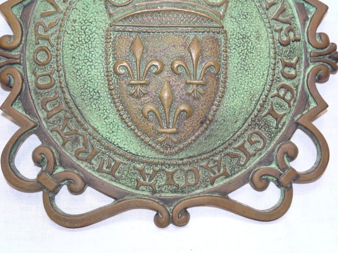 -BELLE ANCIENNE PLAQUE DECORATIVE MAX LE VERRIER en BRONZE ECU D'OR CHARLES VI D
