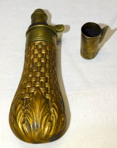 -BELLE ANCIENNE POIRE en CUIVRE AVEC DOSEUR COLLECTION DECO VITRINE CHASSE   D