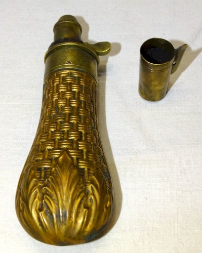 -BELLE ANCIENNE POIRE en CUIVRE AVEC DOSEUR COLLECTION DECO VITRINE CHASSE   D