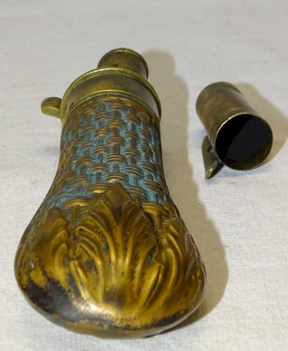 -BELLE ANCIENNE POIRE en CUIVRE AVEC DOSEUR COLLECTION DECO VITRINE CHASSE   D