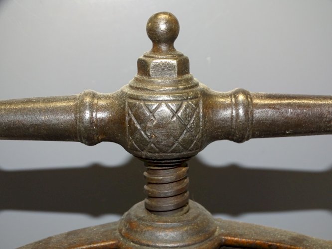 -BELLE ANCIENNE PRESSE DE RELIEUR DE NOTAIRE EN FONTE pour HERBIER  Déco   D