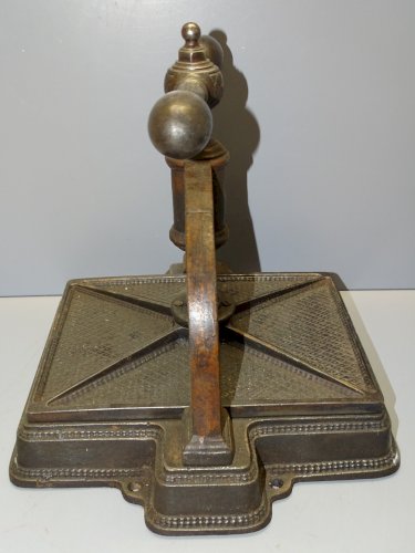 -BELLE ANCIENNE PRESSE DE RELIEUR DE NOTAIRE EN FONTE pour HERBIER  Déco   D