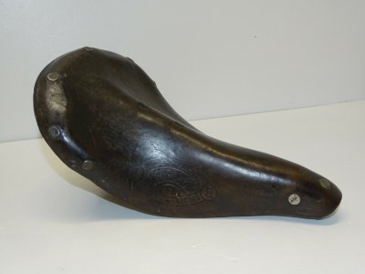 -BELLE ANCIENNE SELLE DE VELO CUIR IDEALE VINTAGE COLLECTION SPORT CYCLISME