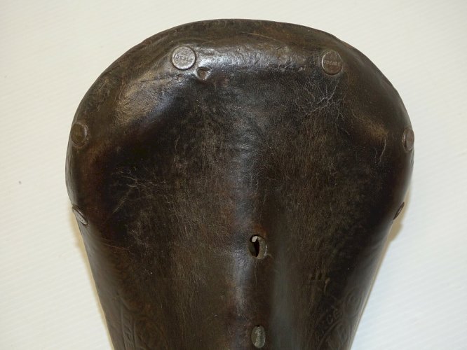 -BELLE ANCIENNE SELLE DE VELO CUIR IDEALE VINTAGE COLLECTION SPORT CYCLISME