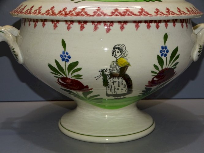 -BELLE ANCIENNE SOUPIERE CERAMIQUE CERANORD ST AMAND DECO TABLE VITRINE    D