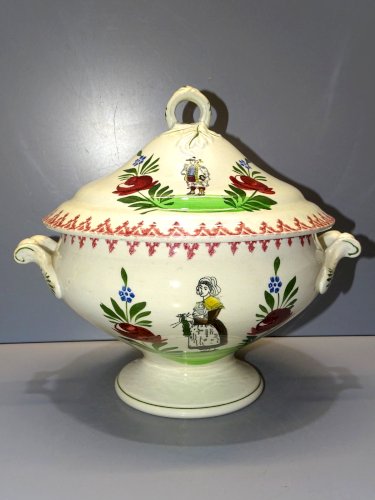 -BELLE ANCIENNE SOUPIERE CERAMIQUE CERANORD ST AMAND DECO TABLE VITRINE    D