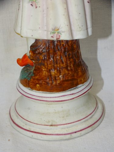 -BELLE ANCIENNE  STATUETTE BISCUIT PEINT JEUNE FERMIERE AU POT A LAIT     D