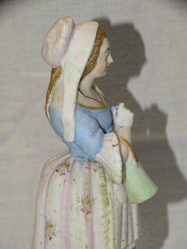 -BELLE ANCIENNE  STATUETTE BISCUIT PEINT JEUNE FERMIERE AU POT A LAIT     D