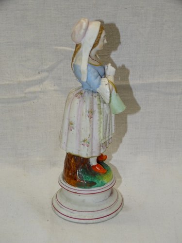 -BELLE ANCIENNE  STATUETTE BISCUIT PEINT JEUNE FERMIERE AU POT A LAIT     D
