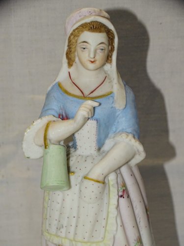 -BELLE ANCIENNE  STATUETTE BISCUIT PEINT JEUNE FERMIERE AU POT A LAIT     D