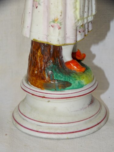 -BELLE ANCIENNE  STATUETTE BISCUIT PEINT JEUNE FERMIERE AU POT A LAIT     D
