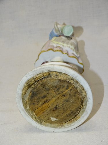 -BELLE ANCIENNE  STATUETTE BISCUIT PEINT JEUNE FERMIERE AU POT A LAIT     D