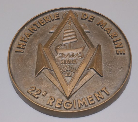 -BELLE ANCIENNE TAPE de BOUCHE BRONZE INFANTERIE de MARINE 22e Régiment   D