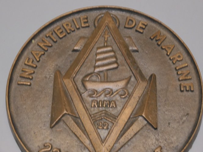 -BELLE ANCIENNE TAPE de BOUCHE BRONZE INFANTERIE de MARINE 22e Régiment   D