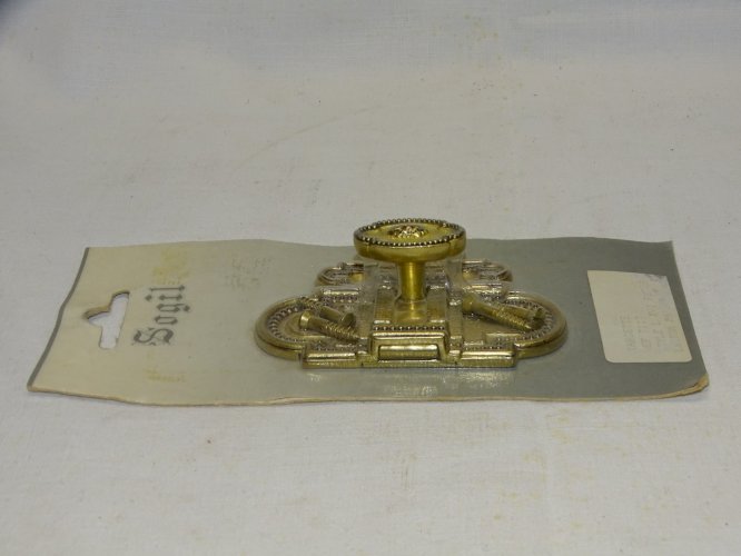 -BELLE ANCIENNE TARGETTE LAITON STYLE LXVI  MARQUE SOGIL ENCORE EMBALLEE    D
