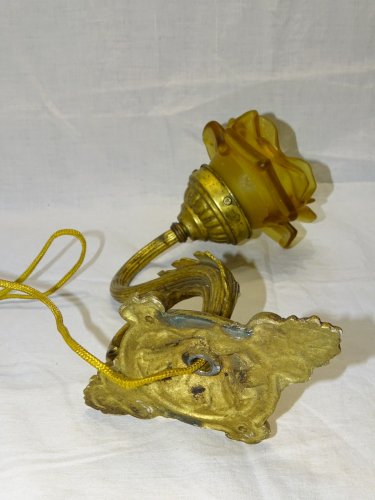 -BELLE APPLIQUE FLEUR ROSE EN VERRE COULEUR MARRON CLAIR MONTURE BRONZE/LAITON D