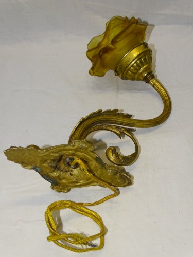 -BELLE APPLIQUE FLEUR ROSE EN VERRE COULEUR MARRON CLAIR MONTURE BRONZE/LAITON D