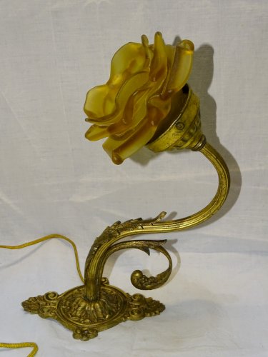 -BELLE APPLIQUE FLEUR ROSE EN VERRE COULEUR MARRON CLAIR MONTURE BRONZE/LAITON D