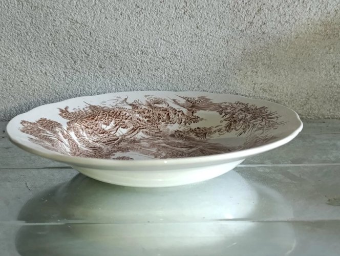 belle assiette à decor de chateau collaboration gien et wedgwood en bon etat